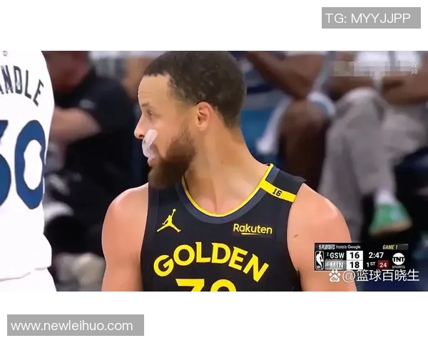 库里中场查看社媒恶评后下半场疯狂发力引发热议